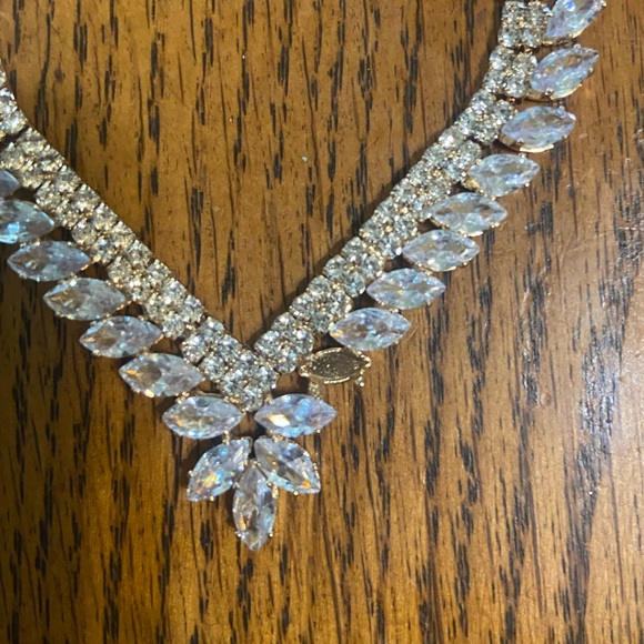 Windsor Statement Necklace - Picture 2 of 3